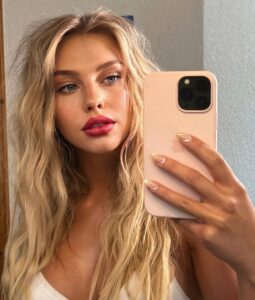 Девушка на час Меган Premium Models