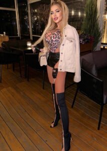 Элитная девушка Жанэт Drive Models